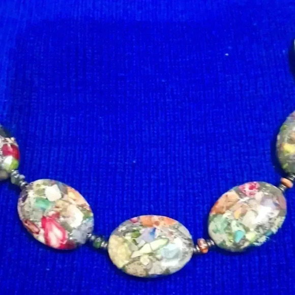 BEAUTIFUL beaded pearl necklace with multi colors and designs.. - Picture 2 of 5